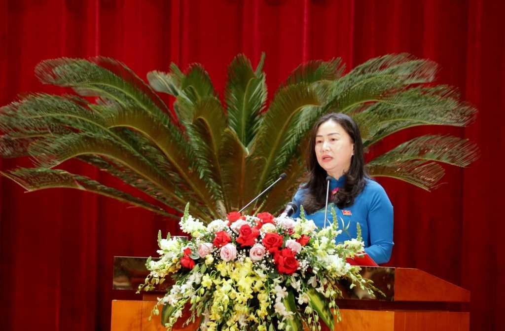 Đồng chí Vi Ngọc Bích, Phó Chủ tịch HĐND tỉnh phát biểu nhận nhiệm vụ.