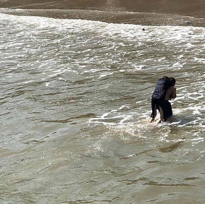 Thanh Hóa: Cô gái trẻ gieo mình xuống biển tự tử được 4 người cứu sống