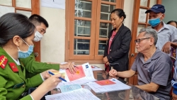 Phú Xuyên (Hà Nội): Người dân thị trấn Phú Minh hào hứng đi làm thẻ Căn cước công dân