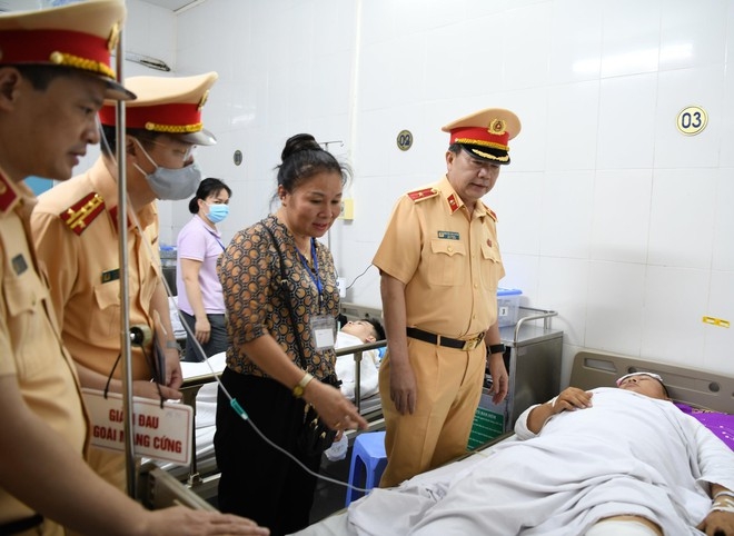 Truy bắt đối tượng chạy quá tốc độ, đâm CSGT rồi bỏ trốn tại Nghệ An