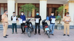 Nghệ An: Triệu tập 4 thanh niên dùng khẩu trang bịt biển số xe, bốc đầu đăng lên mạng xã hội