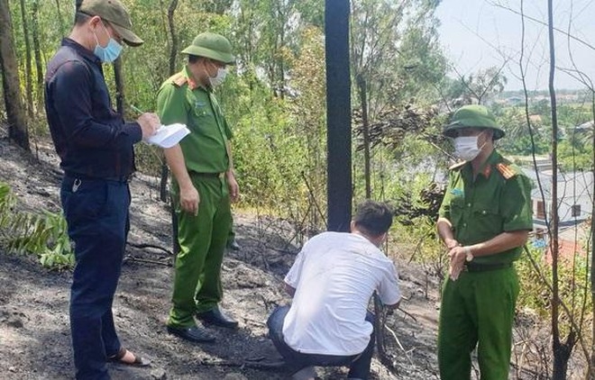 Nghệ An: Xử lý người đàn ông vứt tàn thuốc gây cháy rừng