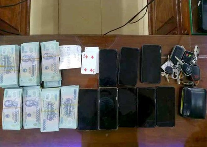 Ninh Bình: Mang gần 600 triệu đồng vào nhà nghỉ đánh bạc, 6 đối tượng bị bắt