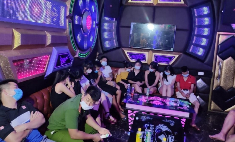 Phú Thọ: Bắt quả tang 30 đối tượng đang “bay lắc” trong quán karaoke