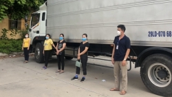 Phát hiện 4 nữ công nhân Công ty RM Tech trốn trên thùng xe "luồng xanh" để đi làm