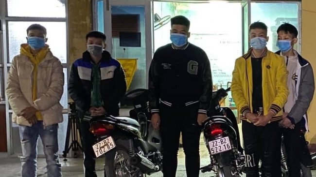 Tuyên Quang: Bắt nhóm thanh niên mang hung khí lạng lách lao xe vào cảnh sát