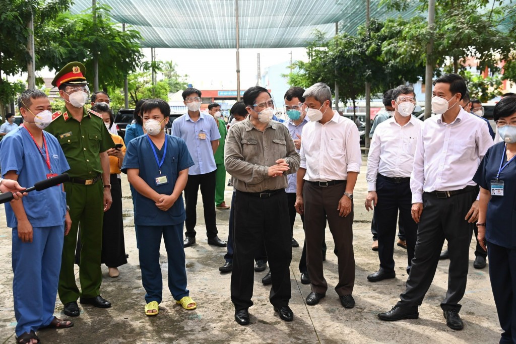 Thủ tướng Chính phủ Phạm Minh Chính vào tận nơi thị sát chỉ đạo, động viên Nhân dân Bình Dương phòng, chống dịch COVID-19