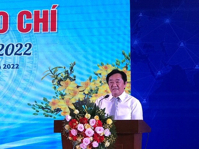 Đồng chí Nguyễn Hoàng Thao, Phó Bí thư Thường trực Tỉnh uỷ Bình Dương phát biểu tại buổi gặp mặt.