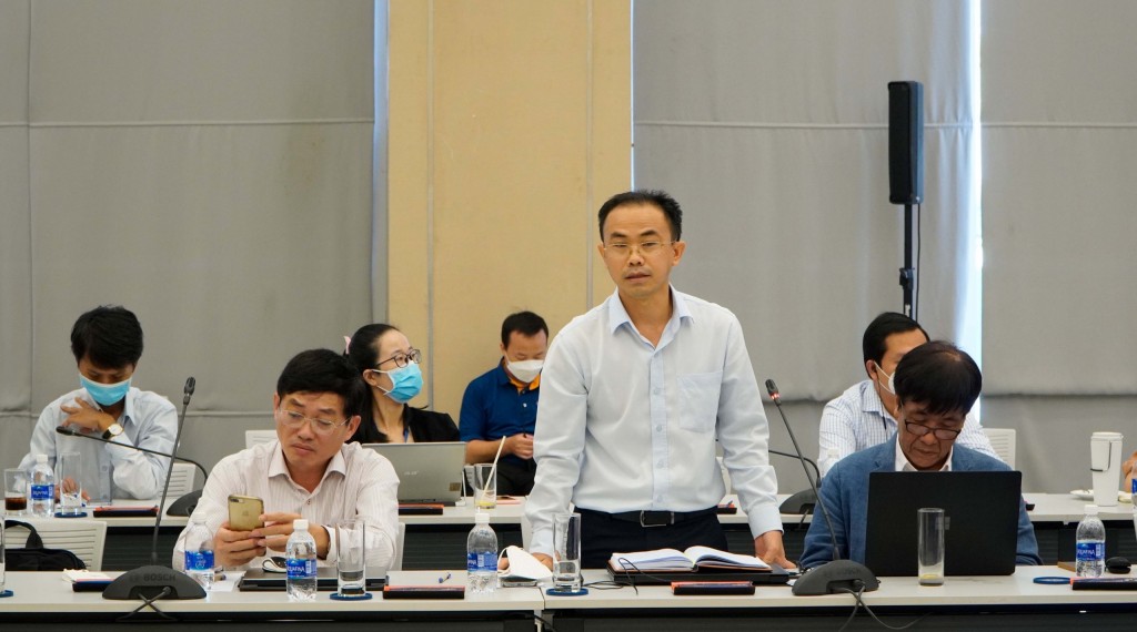 Ông Trương Thanh Vũ, Phó Giám đốc Trung tâm nghiên cứu kinh tế miền Nam, Viện Chiến lược phát triển (Bộ kế hoạch và đầu tư) tham luận tại hội thảo