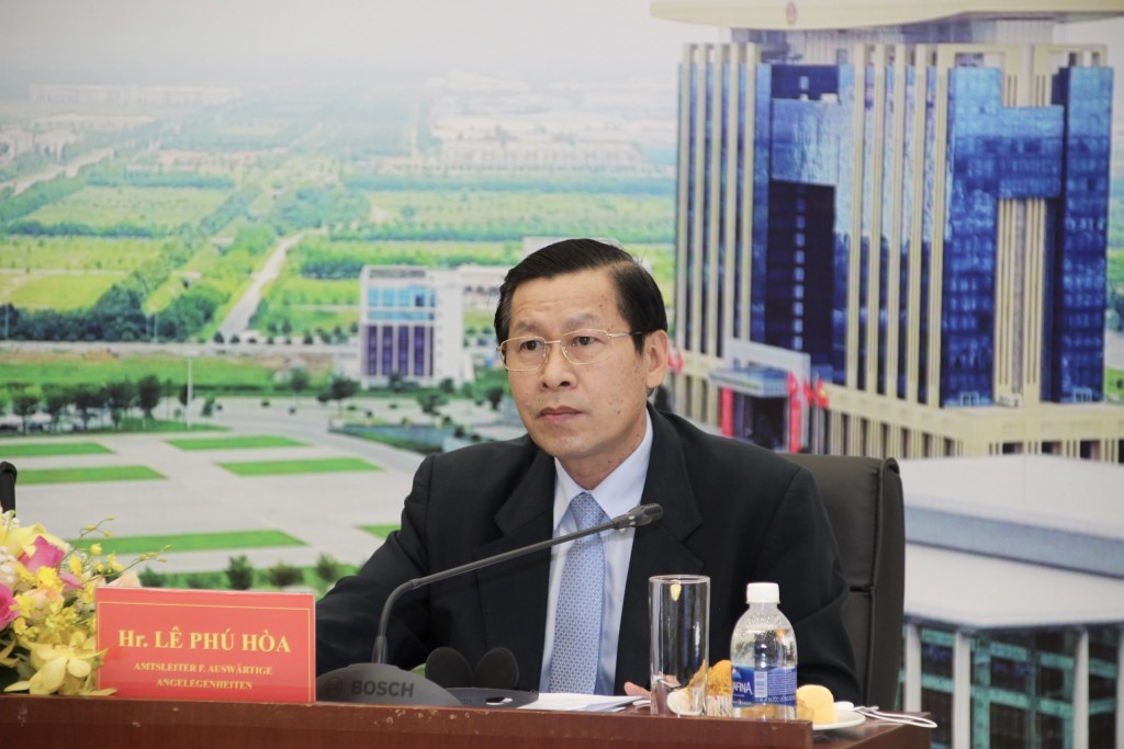 Đồng chí Lê Phú Hòa - Giám đốc Sở Ngoại vụ tỉnh Bình Dương phát biểu kết luận tại hội nghị