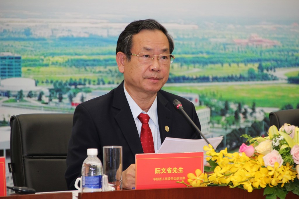 Đồng chí đồng chí Nguyễn Văn Dành - Phó Chủ tịch Ủy ban Nhân dân tỉnh Bình Dương phát biểu tại Hội nghị