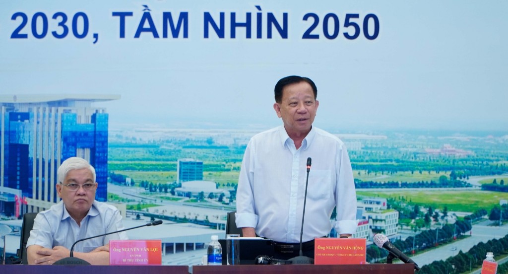 Ông Nguyễn Văn Hùng, Chủ tịch HĐQT Tổng công ty Becamex IDC đánh giá cao các đơn vị tư vấn tại hội thảo