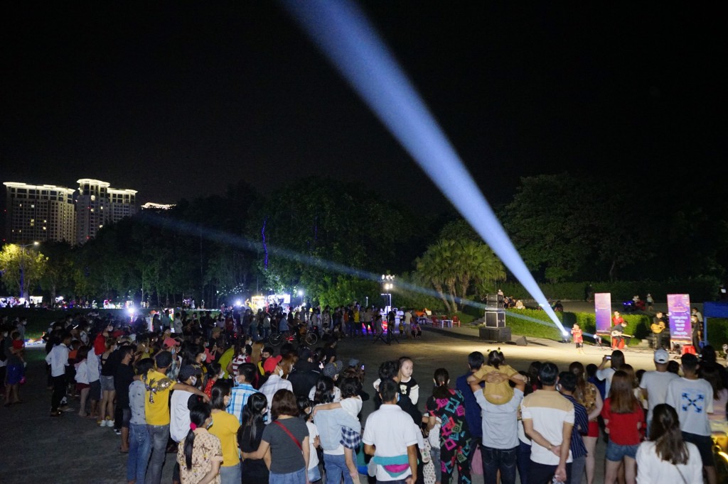 Bình Dương: “Sân chơi đường phố” thu hút đông đảo khán giả đến xem