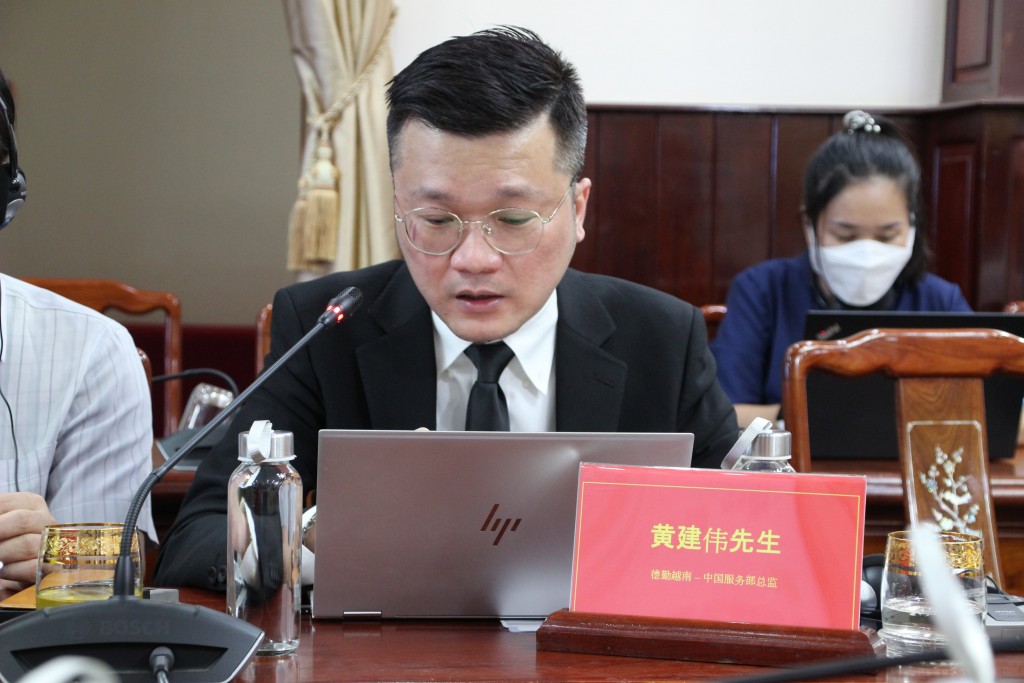 Ông Huang Jian Wei – Giám đốc cấp cao khu vực Trung Quốc – Cty Dellloite Việt Nam trao đổi tại hội nghị
