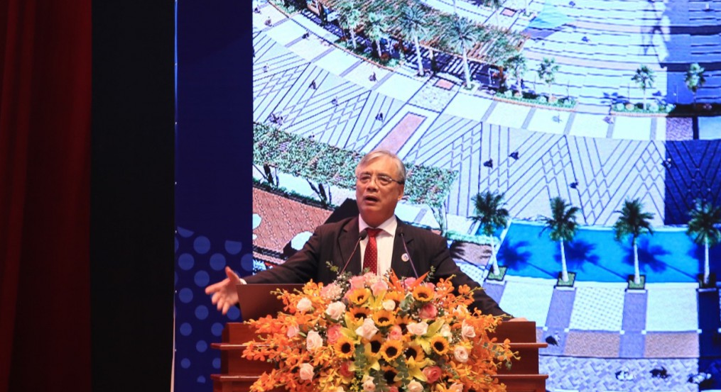 PGS TS. Trần Đình Thiên phát biểu tại hội thảo