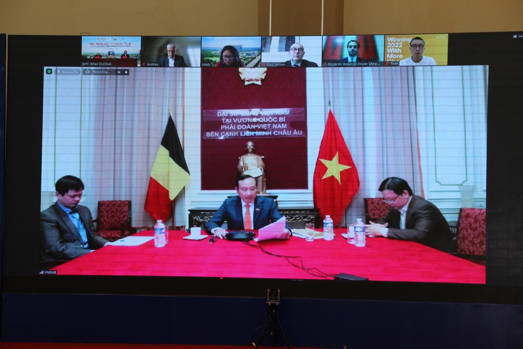 Đồng chí Nguyễn Văn Thảo - Đại sứ Việt Nam tại Bỉ và Luxembourg phát biểu tại hội nghị