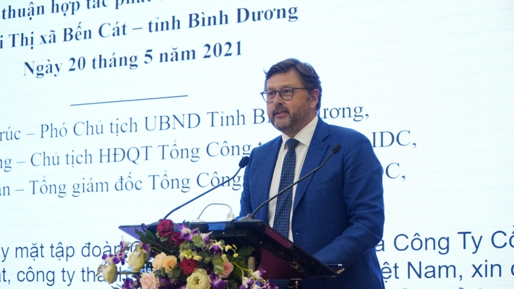 Tổng Giám đốc Central Retail Vietnam - ông Langlet Olivier Bernard phát biểu tại buổi ký kết.