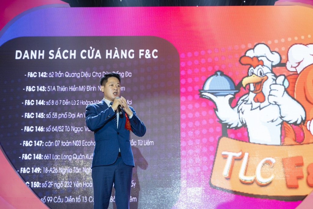 Ca sĩ Tùng Dương, MC Thùy Linh tham dự 