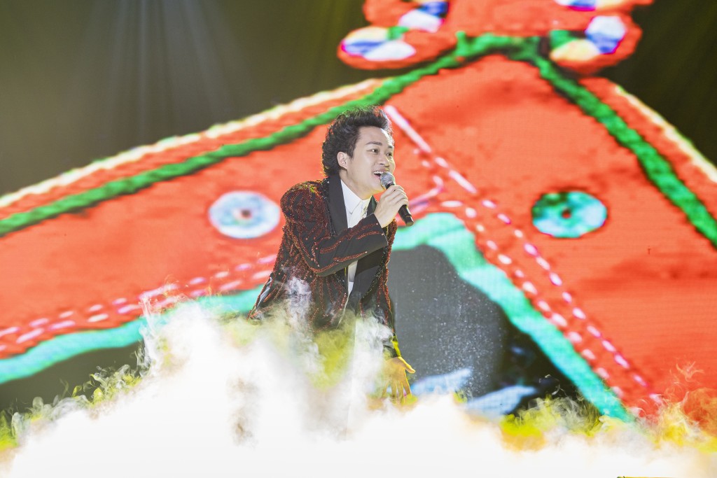 Hình ảnh tại chương trình Ca sĩ Tùng Dương, MC Thùy Linh tham dự