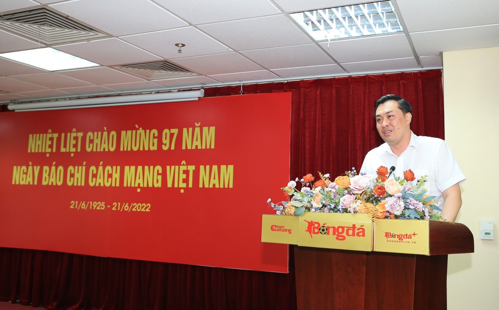 Phó Chủ tịch VFF Cao Văn Chóng phát biểu tại buổi lễ