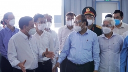 Chủ tịch nước Nguyễn Xuân Phúc kiểm tra phòng chống dịch ở Bình Dương