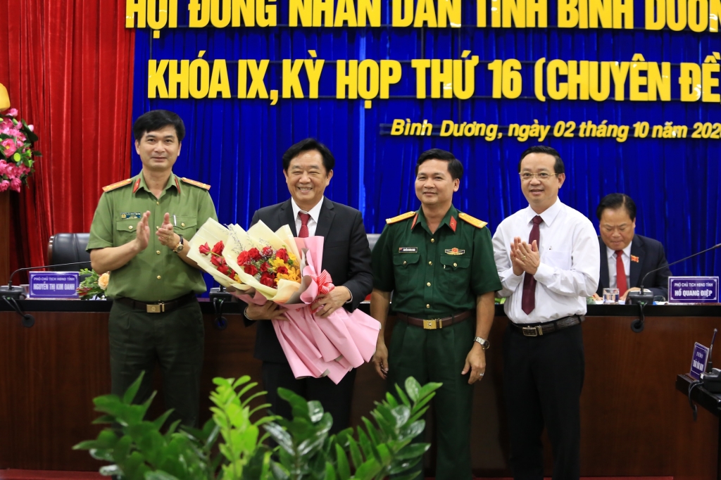 Ông Nguyễn Hoàng Thao được bầu giữ chức danh Chủ tịch UBND tỉnh Bình Dương khóa IX, nhiệm kỳ 2016-2021