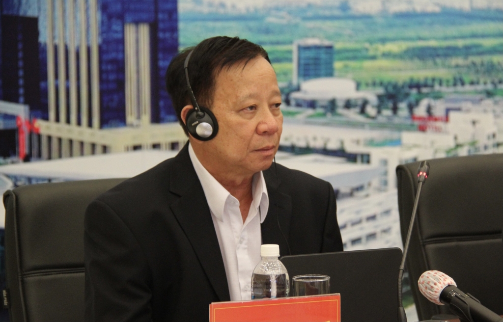 Ông Nguyễn Văn Hùng, Chủ tịch HĐQT Becamex IDC phát biểu trình bày về đề án Thành phố Thông minh tại Hội nghị trực tuyến với lãnh đạo, chuyên gia Thành phố Eindhoven (Hà Lan) 
