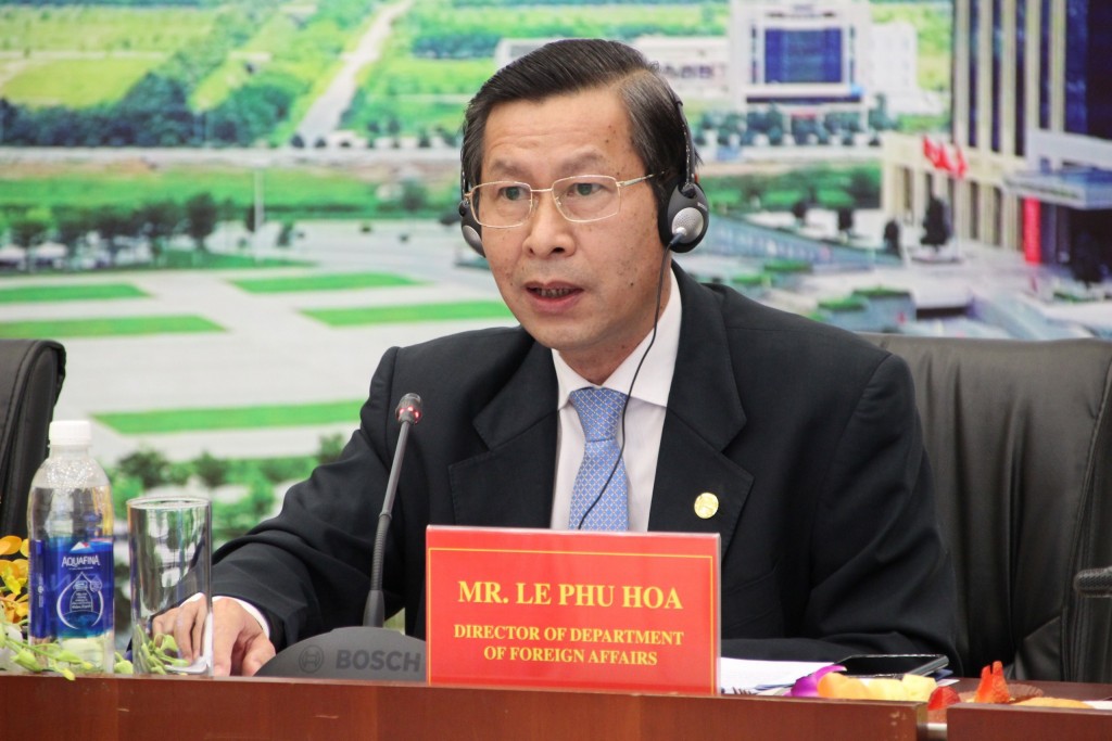 Ông Lê Phú Hòa – Giám đốc Sở Ngoại vụ tỉnh Bình Dương phát biểu tại hội nghị
