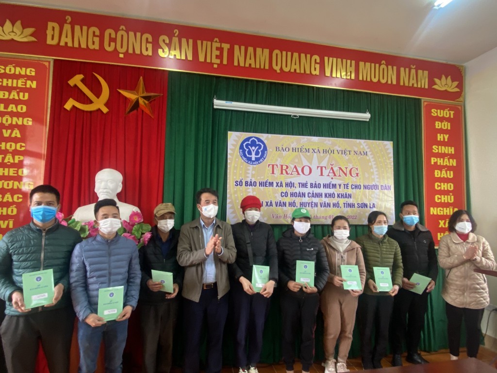 BHXH Việt Nam mang Tết ấm đến với người dân tỉnh Sơn La