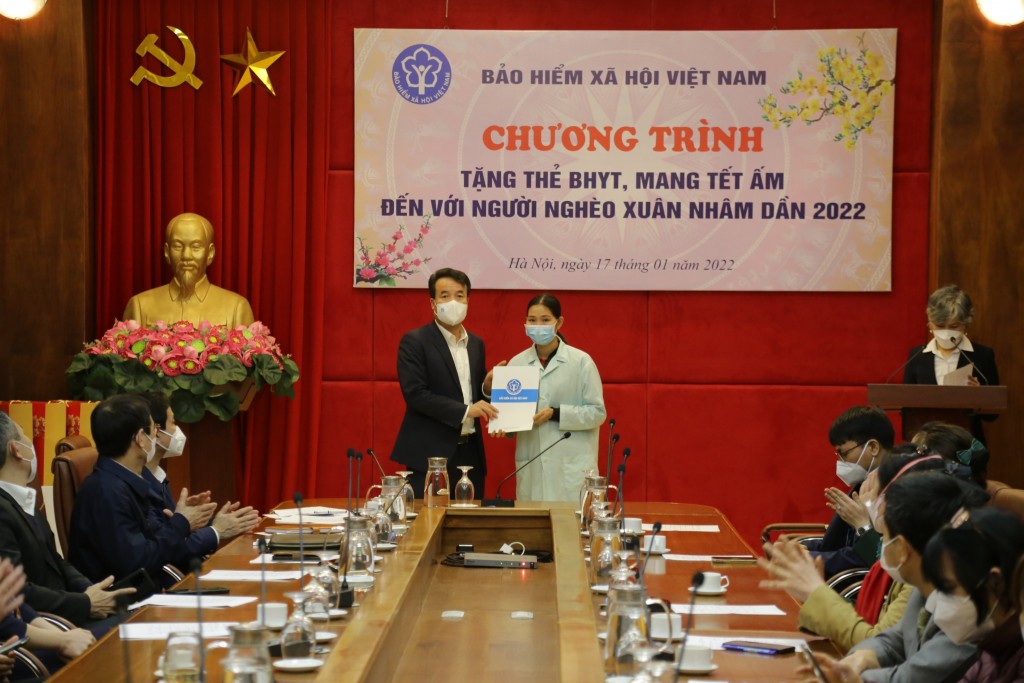 BHXH Việt Nam mang Tết ấm đến với người nghèo Xuân Nhâm Dần 2022