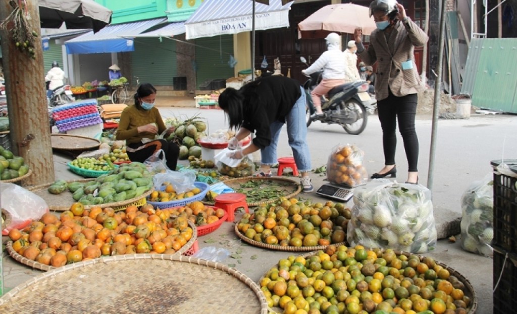 Giá rau xanh, hoa quả “nhảy múa” theo tình hình dịch bệnh