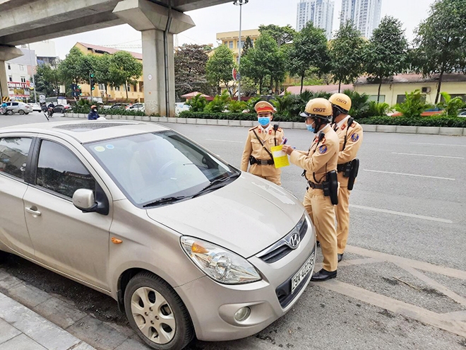 Dán thông báo phạt 