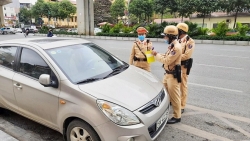 Dán thông báo phạt "nguội”: Người dân ủng hộ, trật tự an toàn giao thông được đảm bảo