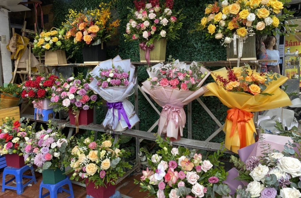 Thị trường hoa tươi sôi động dịp 8/3