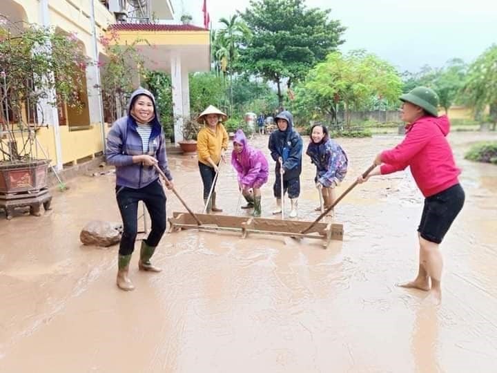 Công bố kết quả cuộc thi Ảnh và Câu chuyện “Phụ nữ trước bão dông”