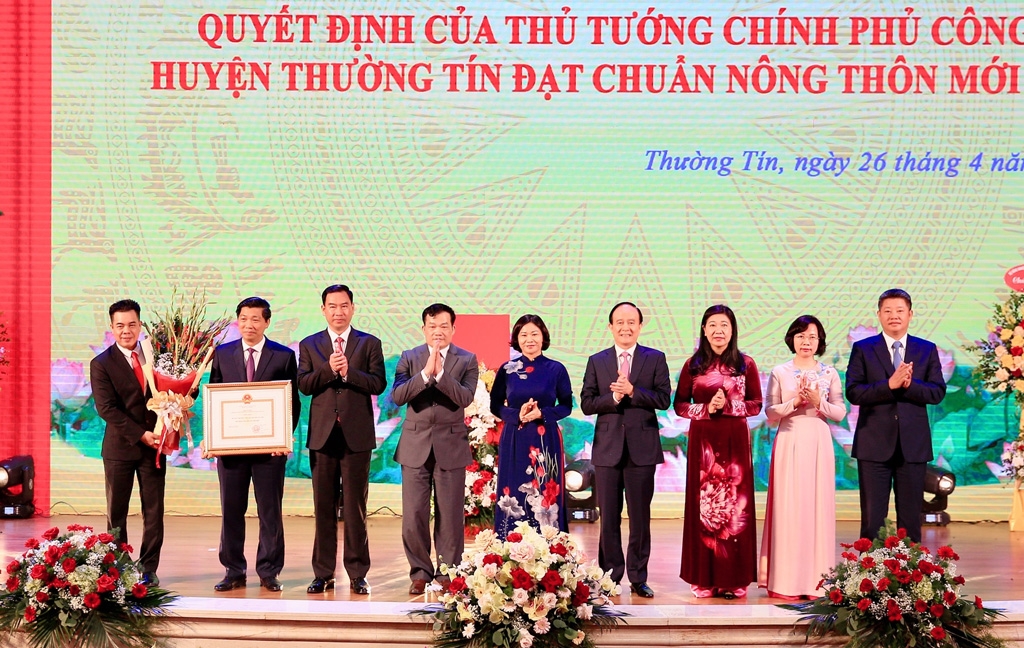 Thường Tín đón nhận huyện đạt chuẩn nông thôn mới