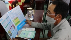 Trao tặng gần 600 thẻ BHYT, sổ BHXH cho người dân Đắk Lắk