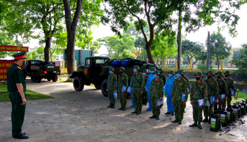 Bệnh viện Quân y 105: Phun khử khuẩn để chuẩn bị đón tiếp bệnh nhân đến khám chữa bệnh