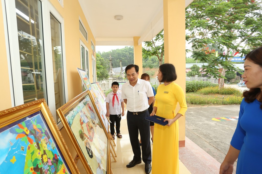 Đội mũ bảo hiểm đúng cách, hành trang an toàn cho em