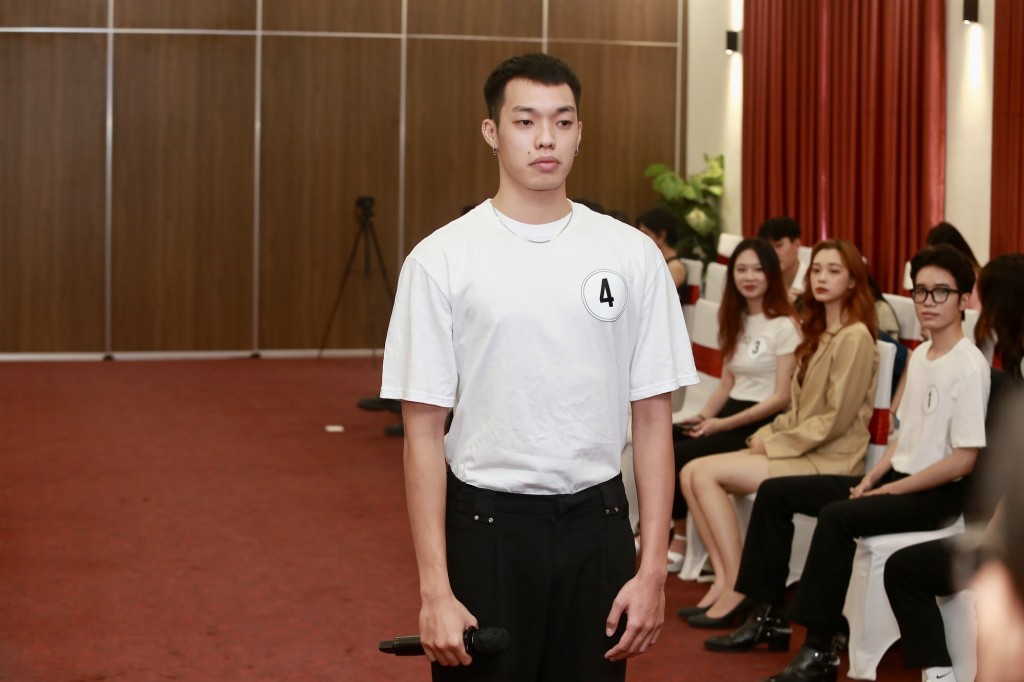Nhà thiết kế Vũ Thảo Giang mang tình yêu áo dài đến với các bạn trẻ