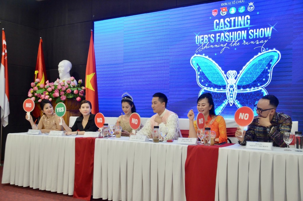 Nhà thiết kế Vũ Thảo Giang mang tình yêu áo dài đến với các bạn trẻ