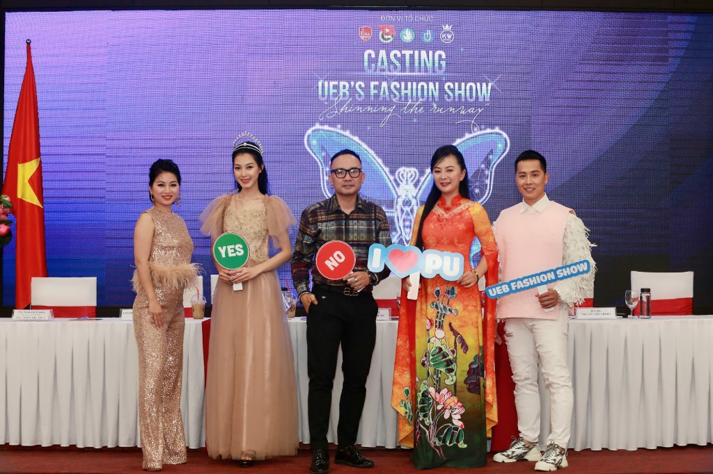 Nhà thiết kế Vũ Thảo Giang mang tình yêu áo dài đến với các bạn trẻ