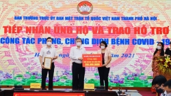 BHXH Hà Nội trao 200 triệu đồng ủng hộ quỹ vắc xin phòng, chống dịch Covid-19