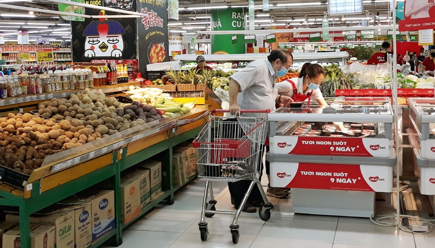 Hàng hóa, thực phẩm được bán nhiều tại chợ và siêu thị, giá ổn định