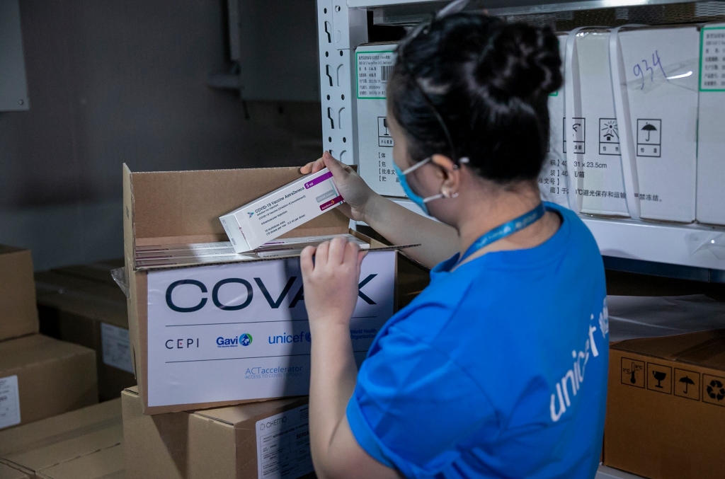 Thêm 1,8 triệu liều vắc xin Covid-19 về Việt Nam