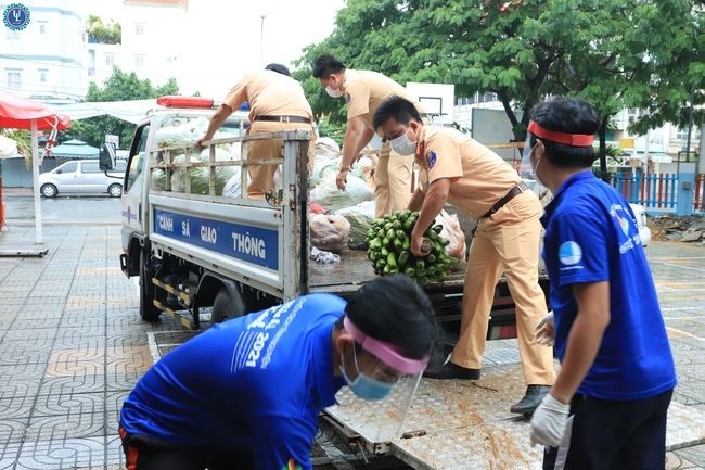 Triệu trái tim như một, đoàn kết, đồng lòng chiến thắng đại dịch Covid-19