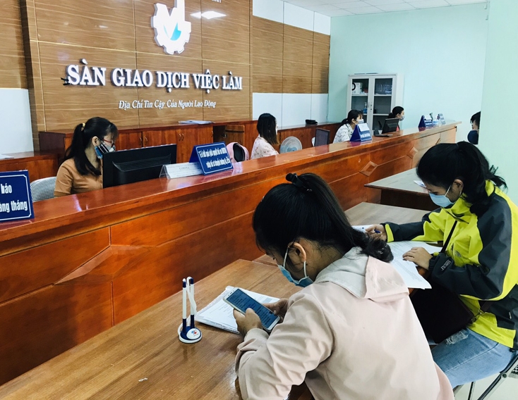 Tăng phí hỗ trợ học nghề: Chia sẻ khó khăn với người tham gia bảo hiểm thất nghiệp