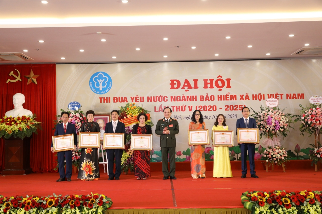 Tôn vinh các gương điển hình tiên tiến ngành BHXH Việt Nam