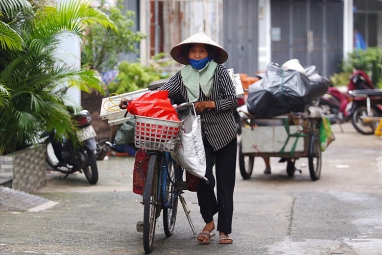 Cấp thẻ BHYT năm 2022 cho hộ nghèo theo quy định mới