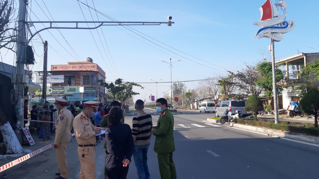 Quảng Nam: Nam thanh niên bị ô tô chở khách tông, kéo lê hơn 35m tại Tỉnh lộ 603